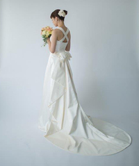 バッククロスのAラインドレス