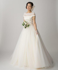 デコルテレースドレス