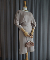 ドルマンスリーブの2ピースドレス