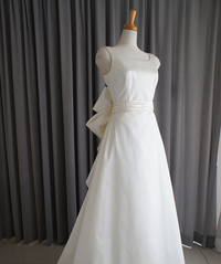 ノースリーブのストレートAラインドレス