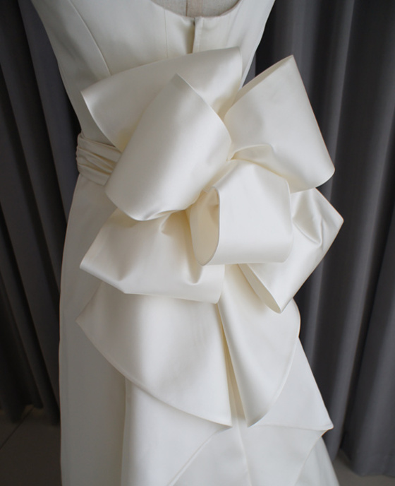 ノースリーブのストレートAラインドレス