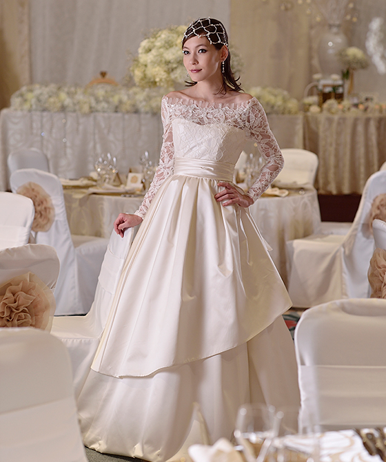 オフショルダーリバーレースドレス