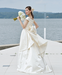 羽リボン付スパイラルドレス