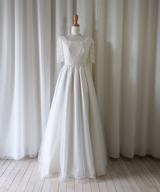 ラウンドネック半袖　タックギャザードレス