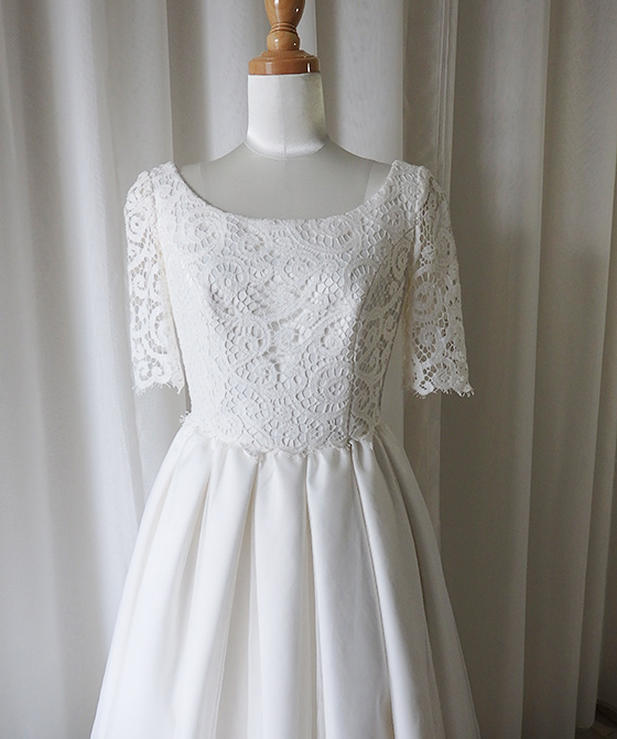 ラウンドネック半袖　タックギャザードレス