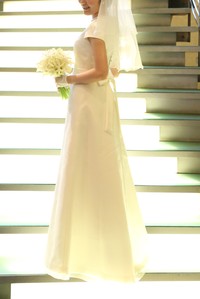 クルーネックキャップスリーブ　サーキュラーAラインドレス