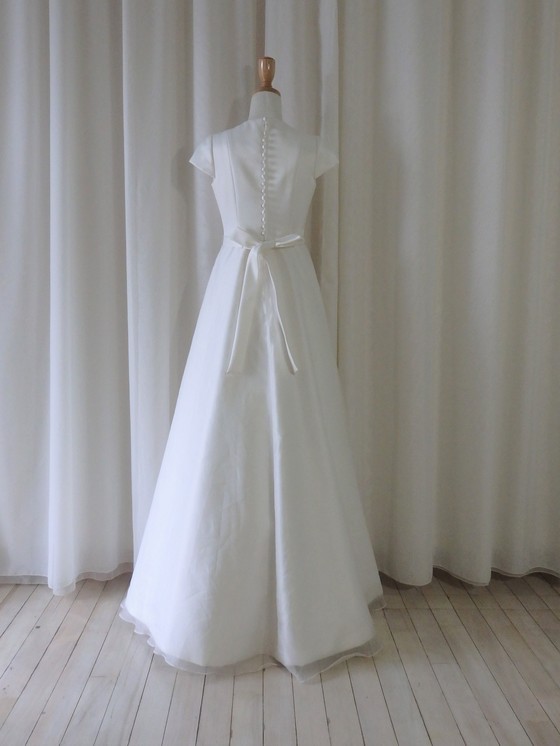 クルーネックキャップスリーブ　サーキュラーAラインドレス