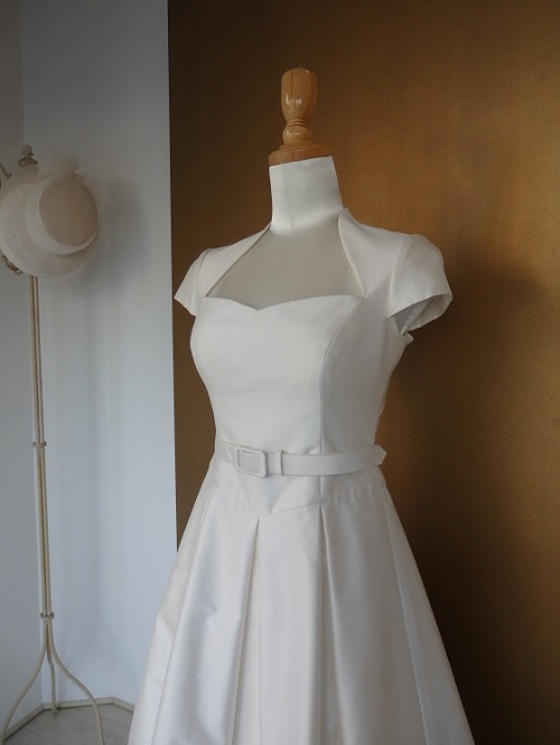 ミモレ丈ボックスプリーツスカートドレス