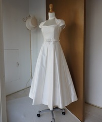 ミモレ丈ボックスプリーツスカートドレス