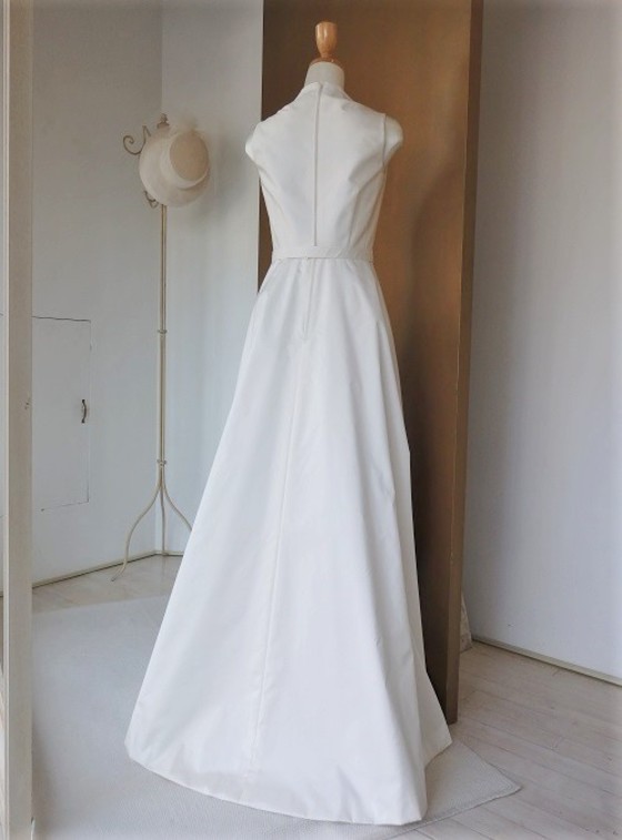 VネックドレープAラインドレス